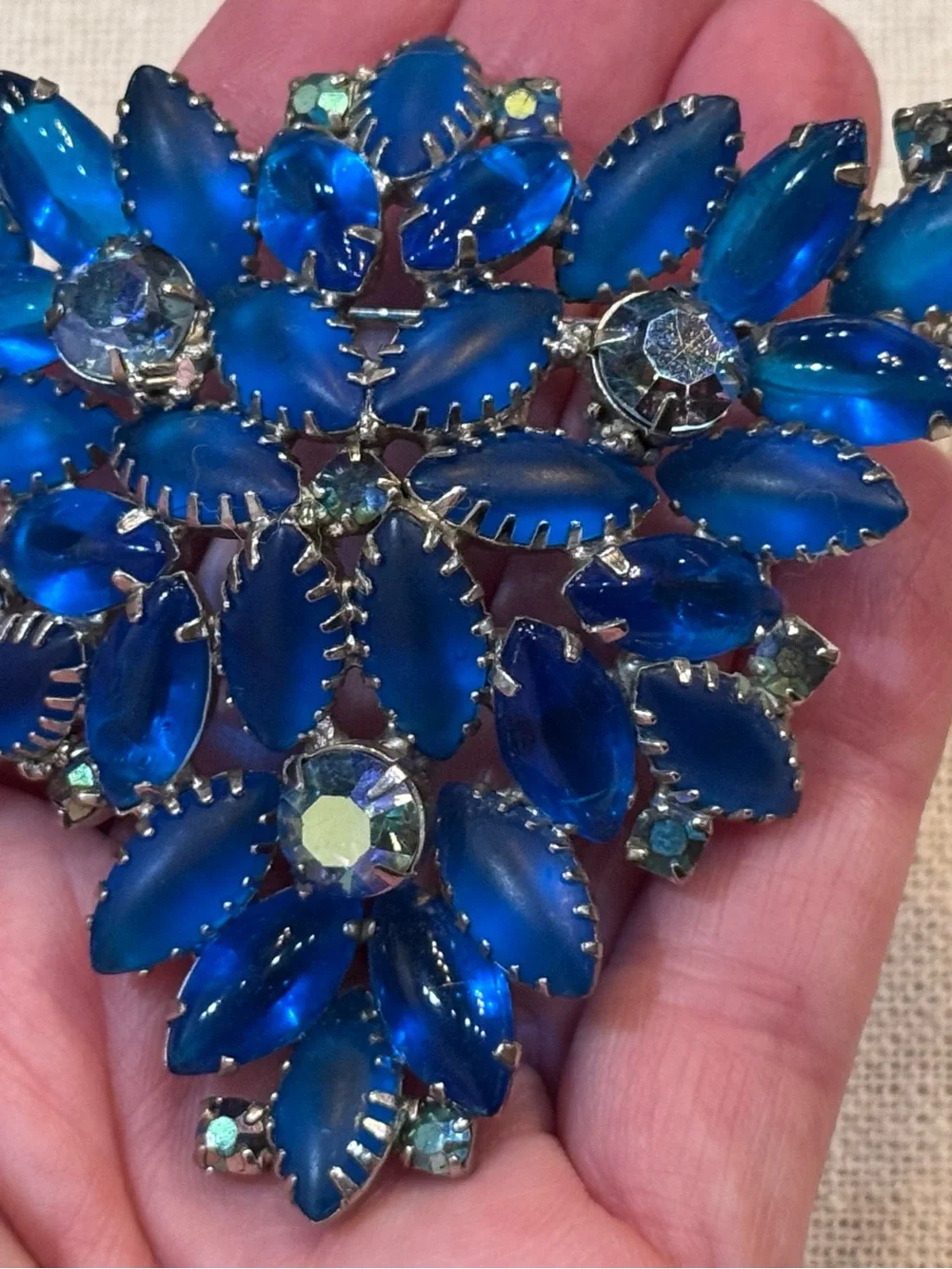 Vintage Juliana D&E Prong Set Cobalt Blue/Blue AB Rhinestone Flower Brooch Pin